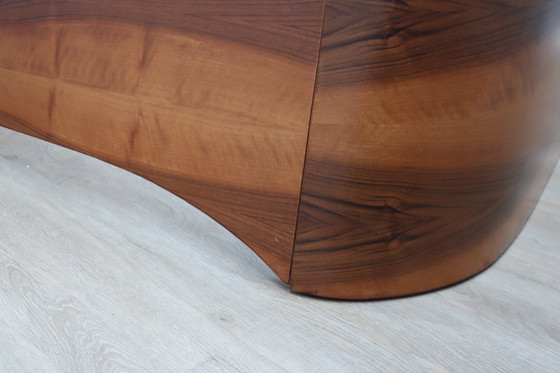 Image 1 of Italiaans bedframe uit de jaren 70 van gebogen walnotenhout met opbergruimte in het hoofdeinde.