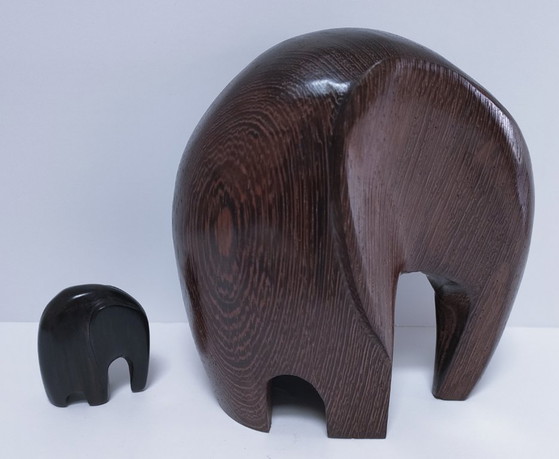 Image 1 of Dos esculturas de elefantes en madera preciosa.