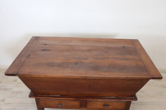 Image 1 of Armario antiguo de nogal macizo, Italia S. XIX