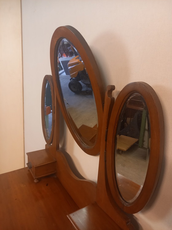 Image 1 of Coiffeuse avec miroirs taillés.