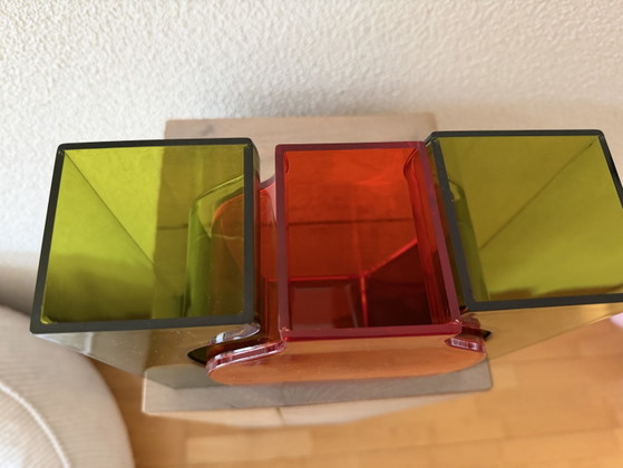 Jaren 90 Dutch Design Plexiglas Rode Vaas Binnen Een Groene Vaas – Studio Nova, Vazen (photo 3 of 7)