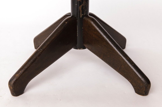 Image 1 of Vintage draaikruk - 1950/1960 Duitse industriële beuk of eik, donker gebeitst, Mid Century ontwerp