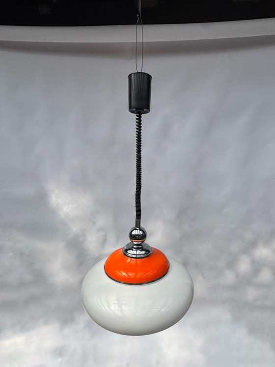 Image 1 of Vintage hanglamp in oranje en wit, in ruimtetijdstijl | Verstelbare hoogte | jaren 70