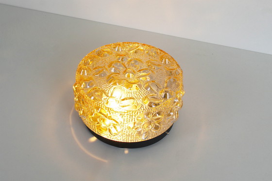 Image 1 of 1x Lampada da parete originale in vetro ambrato 'Flower' degli anni '70 di Erco