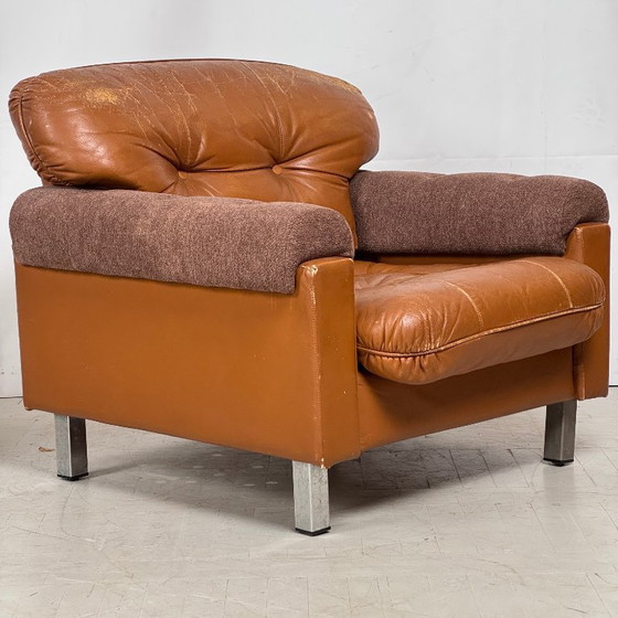 Image 1 of Hongaarse leren fauteuils, jaren 60 – Hongaars design uit het midden van de vorige eeuw