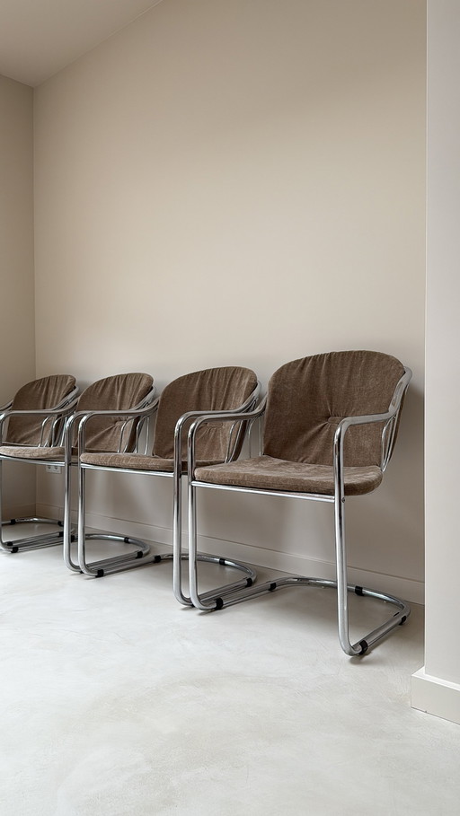 Quatre chaises de salle à manger vintage à piétement luge en chrome