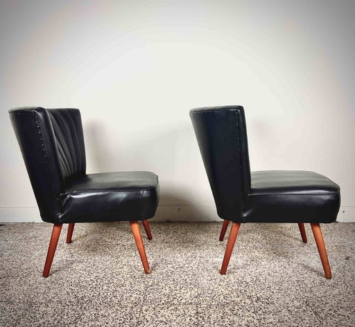 Pair of vintage club armchairs in black skai - 1950s
