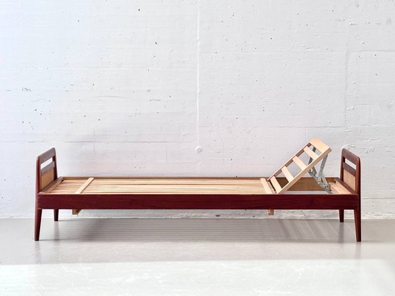Image 1 of Cama Swiss Form de teca con tejido de ratán, Suiza, década de 1950.