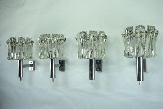 Image 1 of Ensemble de quatre grandes appliques en verre de Murano et en laiton chromé, Italie, années 1960.