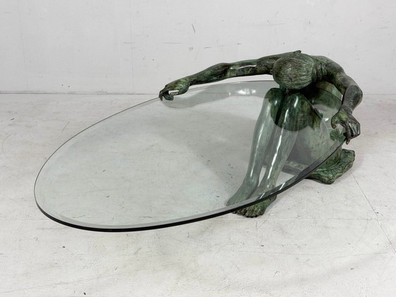 Image 1 of Mesa auxiliar/de centro escultórica con escultura de una mujer desnuda, bronce, Francia, década de 1980.