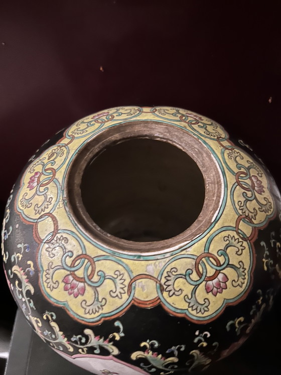 Image 1 of Grote Antieke Chinese gemberpot of vaas met Famille Noir Decor