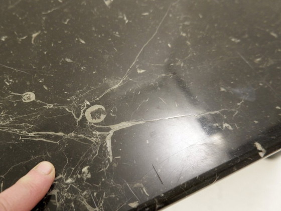 Image 1 of Vierkante salontafel in zwart marmer - Gae Aulenti-stijl - jaren 70