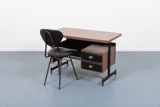 Italiaans modern bureau uit het midden van de 20e eeuw, uit de jaren 60.