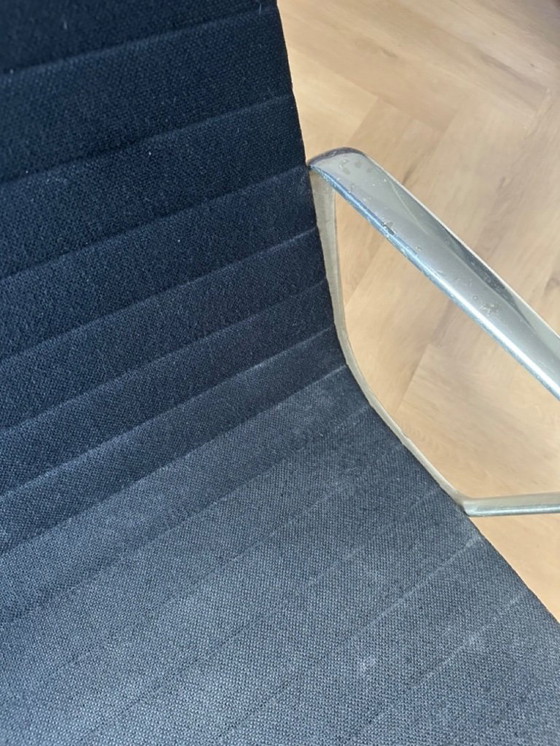 Image 1 of Taburete Herman Miller EA 124, de Charles y Ray Eames