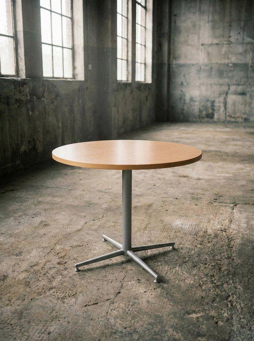 Artifort round table Ø100 – aluminum star base – design table
