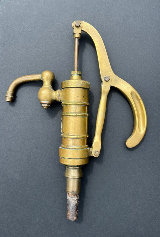 Image 1 of Massive Marine-Handpumpe aus Messing