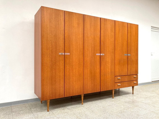Image 1 of Armadio vintage in teak di metà secolo, anni '60