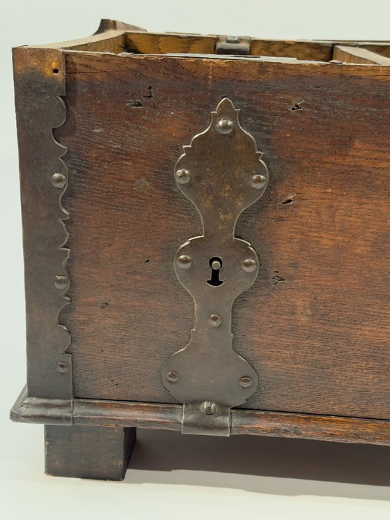 Image 1 of Cassapanca portavalori del XVIII secolo, circa 1750