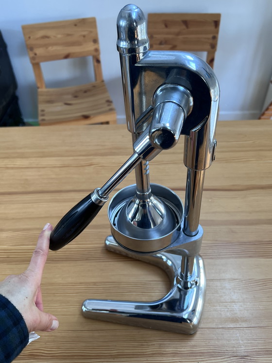 Image 1 of Vintage industrial mid century style horeca manual citrus squeezer / juicer made from heavy steel 
