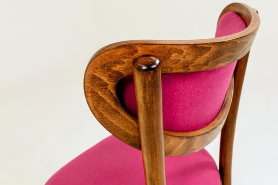 Image 1 of Sedia retrò in legno curvato in stile classico, rivestimento in lana fucsia, completamente ristrutturata, 1950