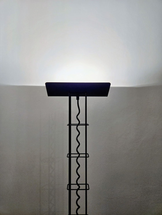 Lampada da terra alogena postmoderna vintage (Anni '80) - Stile italiano – Lampade da terra, Metallo (photo 6 of 12)