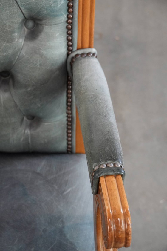 Image 1 of Sedia da ufficio Chesterfield in stile inglese classico con ruote in pelle di mucca azzurra e legno