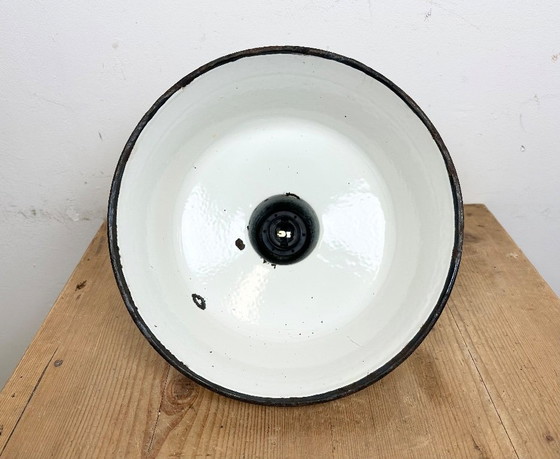 Image 1 of Industriële witte geëmailleerde fabriekshanglamp van Zaos, jaren 60