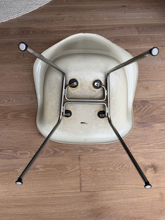 Set di 6 poltrone vintage Eames Fiberglass Armchairs – Herman Miller – Sedie da pranzo (photo 4 of 5)
