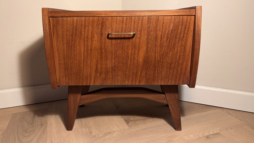 Mesita de noche Louis van Teeffelen: diseño holandés de mediados de siglo