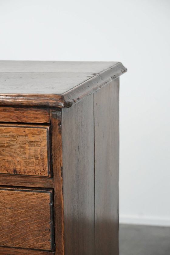 Image 1 of Commode anglaise ancienne en chêne du XVIIIe siècle