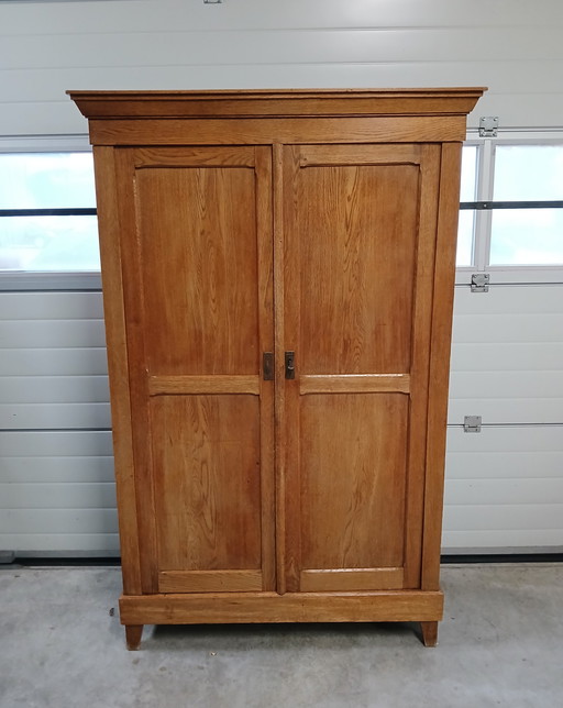 Antiek eikenhouten kast