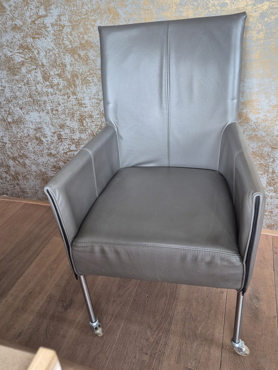 Image 1 of 8 chaises de salle à manger en cuir Vitron – 4 coloris – pieds en acier inoxydable avec roulettes