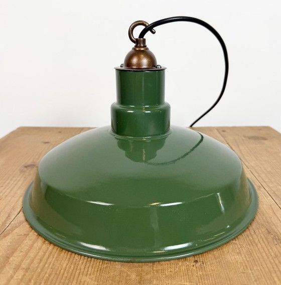 Image 1 of Industriële Britse hanglamp van groen emaille, jaren 60