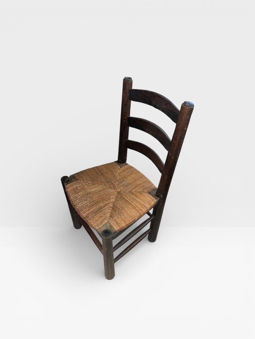 Antique wooden and straw chair – Country/Rustic style