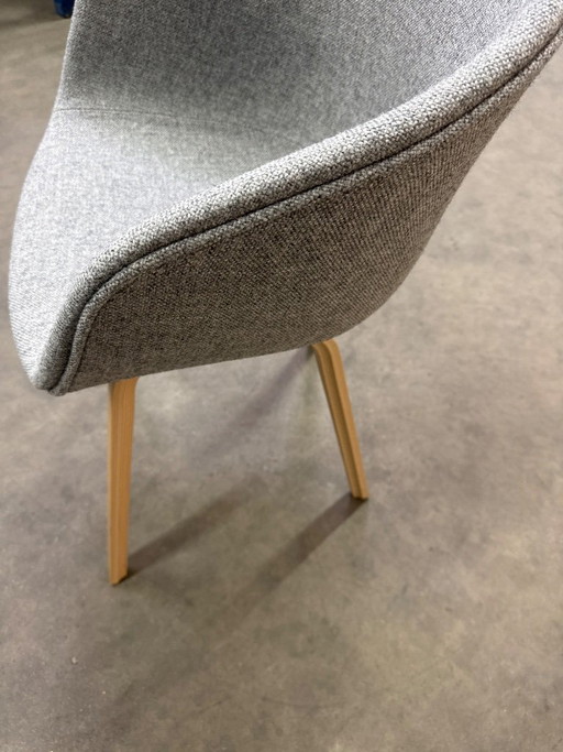 HAY AAC 23 Fauteuil, gestoffeerd frame, eikenhout, mat gelakt