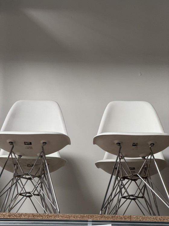 Image 1 of Set mit 4 Eames DSR Stühlen für Vitra