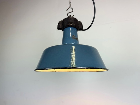 Image 1 of Lampada da fabbrica industriale in smalto blu con parte superiore in ghisa, anni '60