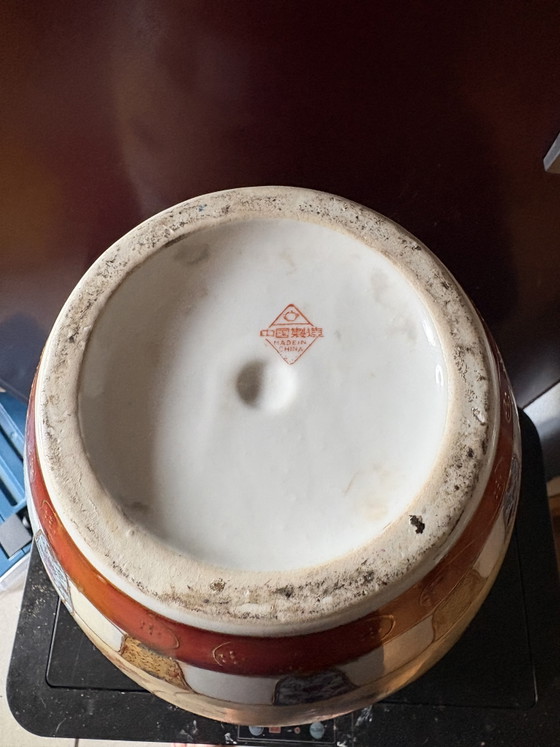 Beautiful Chinese Porcelain Vase With Lid (photo 11 of 12)