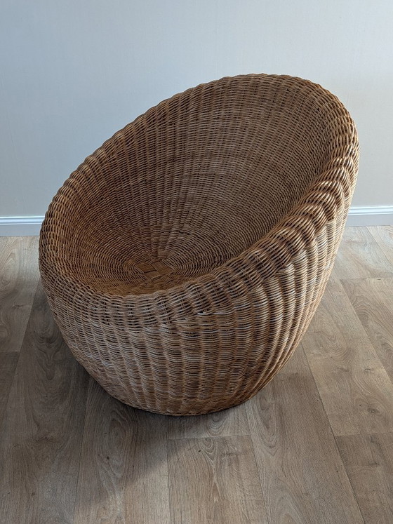 Image 1 of Fauteuil lounge « Nid d’oiseau » en rotin, style milieu du XXe siècle – Attribué à Isamu Kenmochi (années 1960)