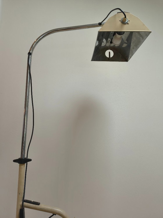 Image 1 of Due rare lampade per terapia UV Philips (1935) – Design industriale e medico