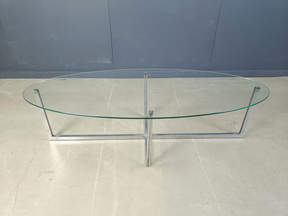 Image 1 of Grande table basse ovale en verre et chrome, 1970