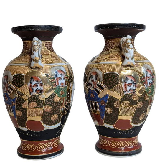 Juego de dos Jarrones estilo Satsuma con decoraciones pintadas a mano – Japón, circa 1900 – Ceramic (photo 2 of 9)