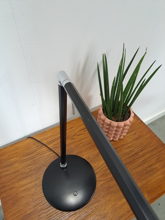 Image 1 of Kippbare Schreibtischlampe aus schwarzem Metall mit verchromten Details