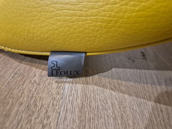 Image 1 of Leolux Darius Fauteuil + Hocker - Geel - Leder - Nieuwstaat