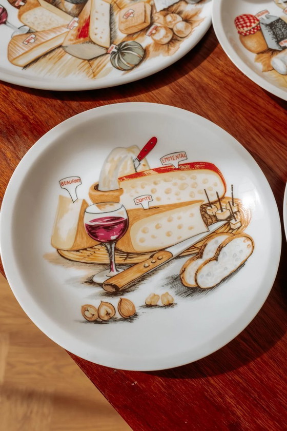 Image 1 of Set mit 5 französischen Käsetellern aus Porzellan + großer Servierplatte