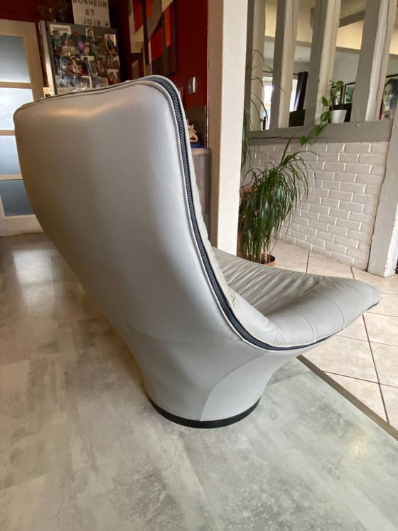 Image 1 of Mantis draaibare loungestoel met leren voetenbank van Gerard Van Den Berg, vintage jaren 70.