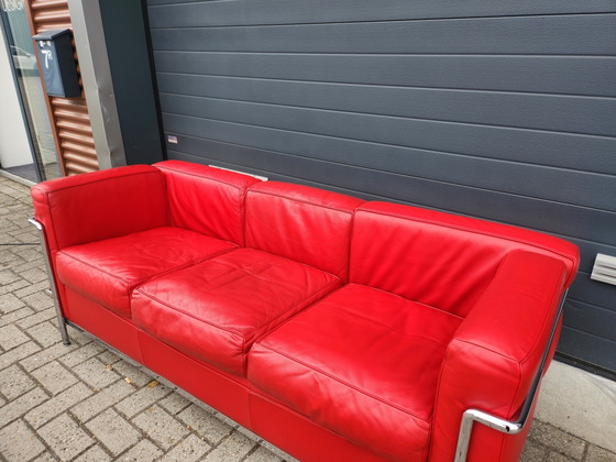 Image 1 of Cassina - LC2 3-Sitzer-Sofa aus rotem Leder von Le Corbusier