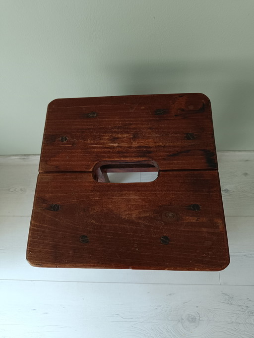 Rustiek houten krukje