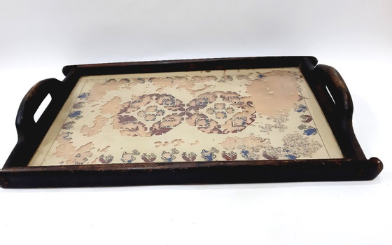 Image 1 of Antikes Holztablett mit Griff und Design unter Glas