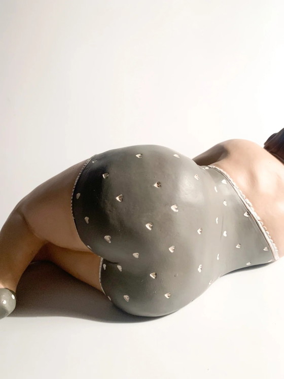 Sculpture de femme allongée attribuée à L'Acquilone, années 2000 (photo 9 of 11)